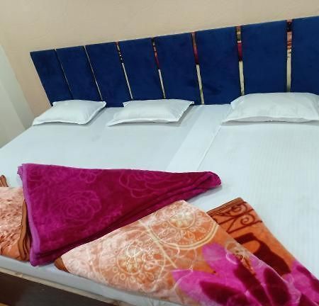 Hotel Rolex Ujjain Bagian luar foto