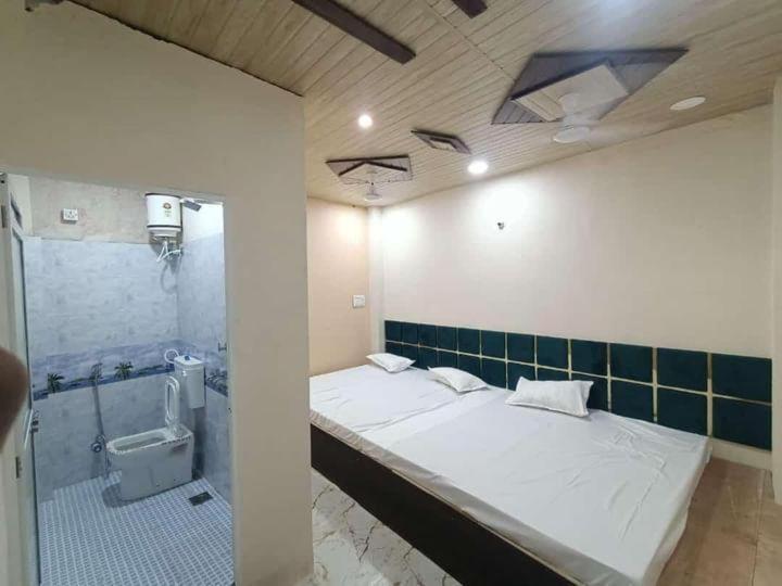 Hotel Rolex Ujjain Bagian luar foto