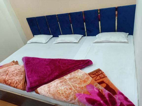Hotel Rolex Ujjain Bagian luar foto